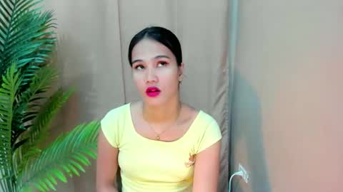 Snapshot of sweetgirl_latina143 chatting on 09.18.25 sweetgirl_latina143 online show from 09.18.25