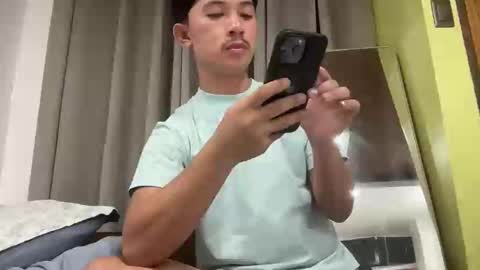 Snapshot of sweetguy102103 chatting on 10.29.25 khrayan online show from 10.29.25