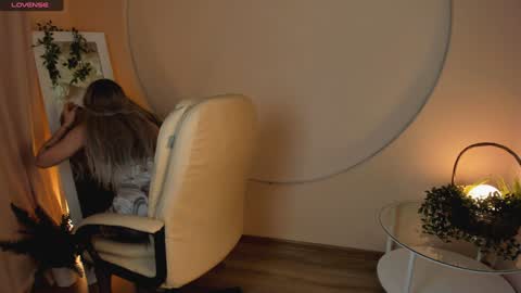 Snapshot of sweetheart_flower chatting on 12.04.24 Kira online show from 12.04.24