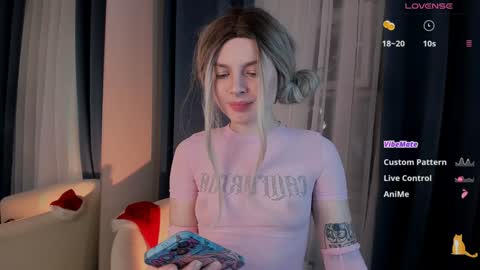 Snapshot of sweetheart_flower chatting on 12.27.24 Kira online show from 12.27.24