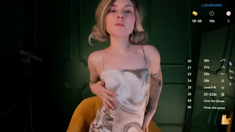 Snapshot of sweetheart_flower chatting on 12.31.24 Kira online show from 12.31.24