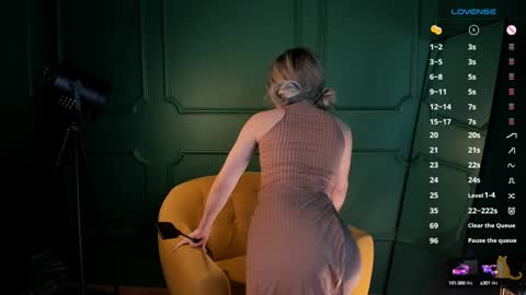 Snapshot of sweetheart_flower chatting on 12.31.24 Kira online show from 12.31.24