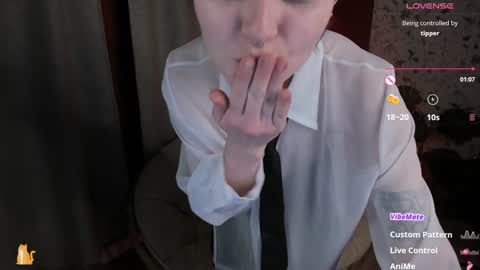 Snapshot of sweetheart_flower chatting on 01.19.25 Kira online show from 01.19.25