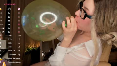 Snapshot of sweetheart_flower chatting on 01.26.25 Kira online show from 01.26.25