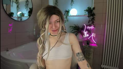 Snapshot of sweetheart_flower chatting on 01.30.25 Kira online show from 01.30.25