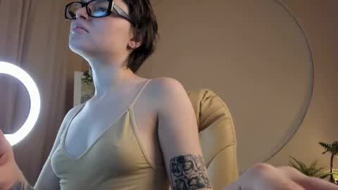 Snapshot of sweetheart_flower chatting on 02.21.25 Kira online show from 02.21.25