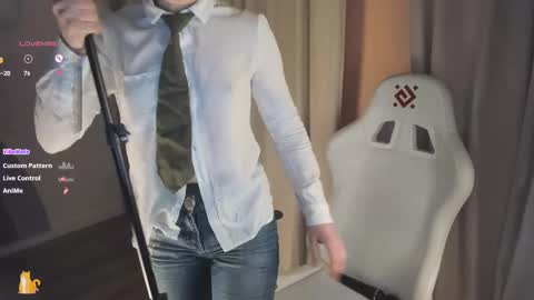 Snapshot of sweetheart_flower chatting on 02.23.25 Kira online show from 02.23.25