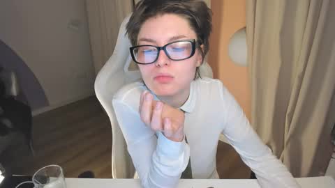 Snapshot of sweetheart_flower chatting on 02.23.25 Kira online show from 02.23.25