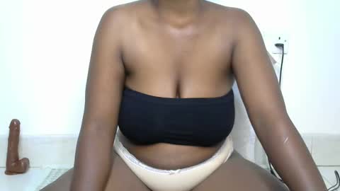 Snapshot of sweetheidey chatting on 06.05.26 sweetheidey online show from 06.05.26