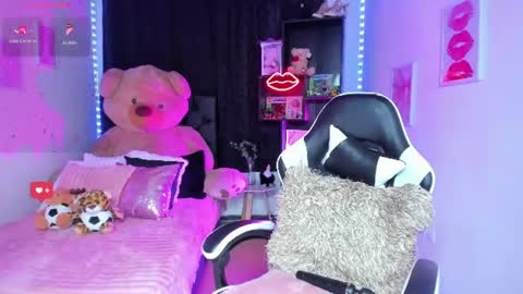 Snapshot of sweetie_lena_ chatting on 06.26.26 online show from 06.26.26