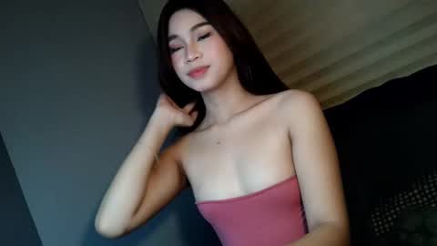 Snapshot of sweetiecum_tina chatting on 05.15.26 sweetiecum_tina online show from 05.15.26