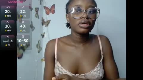 Snapshot of sweetjuicyclit chatting on 06.12.26 zuri online show from 06.12.26