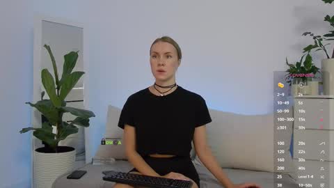 Snapshot of sweetkira1 chatting on 09.22.25 SweetKira1 online show from 09.22.25