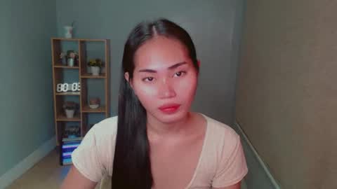 Snapshot of sweetladyboyx chatting on 12.13.24   online show from 12.13.24