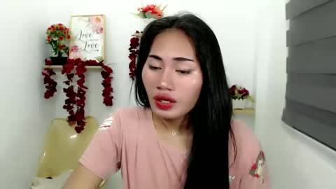 Snapshot of sweetladyboyx chatting on 01.12.25   online show from 01.12.25