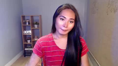 Snapshot of sweetladyboyx chatting on 02.15.25   online show from 02.15.25