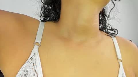Snapshot of sweetlesbianseduction chatting on 04.23.26 Azulandvioleta online show from 04.23.26