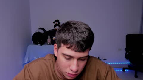 Snapshot of sweetlian_04 chatting on 12.13.24 Lian online show from 12.13.24