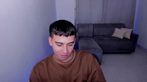 Snapshot of sweetlian_04 chatting on 03.10.25 Lian online show from 03.10.25