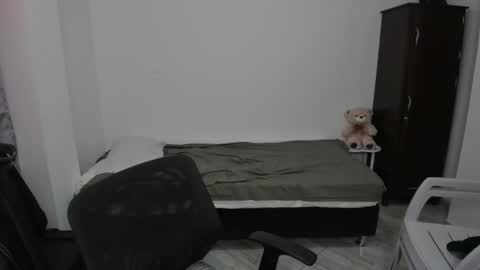 Snapshot of sweetlian_04 chatting on 12.16.25 Lian online show from 12.16.25