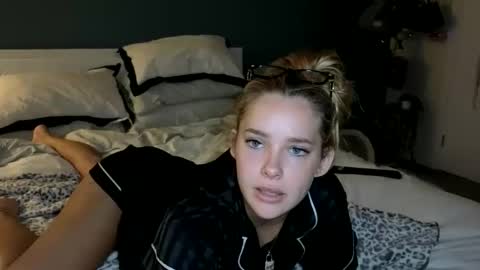 Snapshot of sweetlikedolly chatting on 03.04.26 Dolly online show from 03.04.26