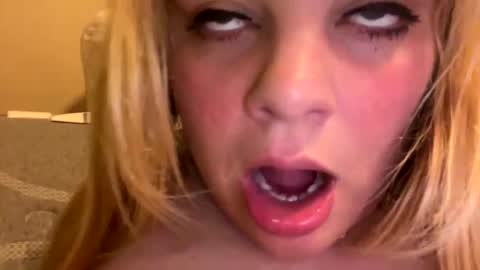 Snapshot of sweetlisa92 chatting on 03.05.25 Lisa online show from 03.05.25