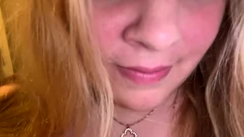 Snapshot of sweetlisa92 chatting on 03.06.25 Lisa online show from 03.06.25