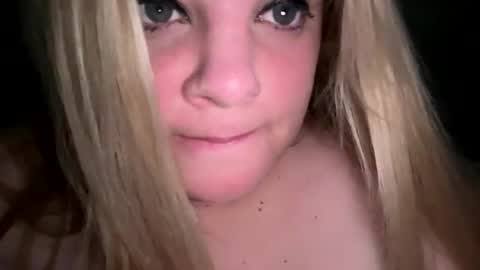 Snapshot of sweetlisa92 chatting on 11.08.25 Lisa online show from 11.08.25