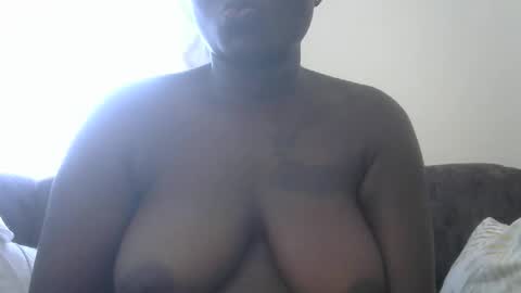 Snapshot of sweetluchi chatting on 10.28.25 Luchi and bloomy online show from 10.28.25