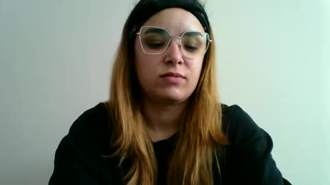 sweetmoonns2 online show from 10.20.25