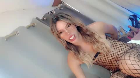 Snapshot of sweetnaughty_mia chatting on 07.18.26 sweetnaughty_mia online show from 07.18.26