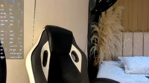 Snapshot of sweetnova_ chatting on 06.17.26 Sweet Nova online show from 06.17.26