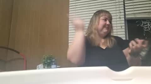 Snapshot of sweetpea6869 chatting on 12.21.25 babygirl online show from 12.21.25