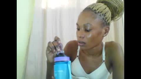 ESTHER online show from 02.08.25