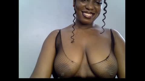 Snapshot of sweetpetitgirl chatting on 04.19.26 LILY BRANDY online show from 04.19.26