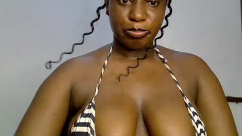 Snapshot of sweetpetitgirl chatting on 04.27.26 LILY BRANDY online show from 04.27.26