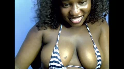 Snapshot of sweetpetitgirl chatting on 05.10.26 LILY BRANDY online show from 05.10.26
