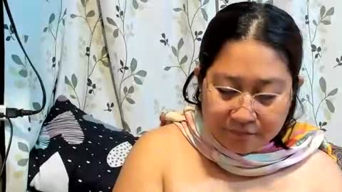 Snapshot of sweetpilipina88 chatting on 11.06.25 MIA online show from 11.06.25