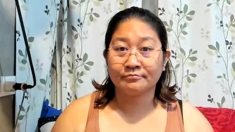 Snapshot of sweetpilipina88 chatting on 12.01.25 MIA online show from 12.01.25