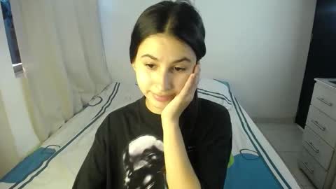 Snapshot of sweetpink1_ chatting on 10.05.25 Caro  Lily online show from 10.05.25
