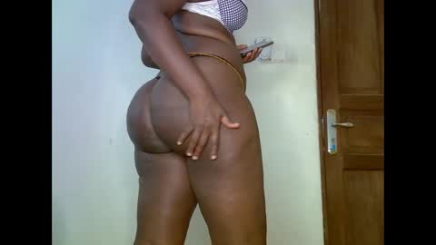 Snapshot of sweetrenne chatting on 02.05.25 sweetrenne online show from 02.05.25