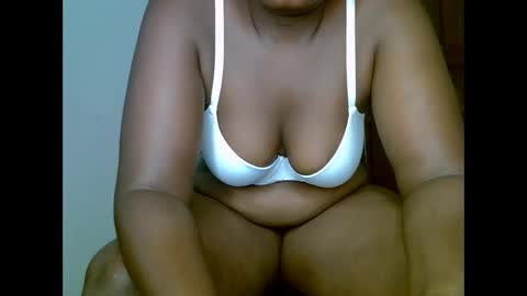 Snapshot of sweetrenne chatting on 02.19.25 sweetrenne online show from 02.19.25