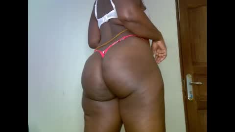 Snapshot of sweetrenne chatting on 02.21.25 sweetrenne online show from 02.21.25