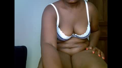 Snapshot of sweetrenne chatting on 09.15.25 sweetrenne online show from 09.15.25