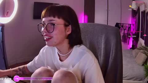 Snapshot of sweetriso chatting on 06.05.26 Alice online show from 06.05.26