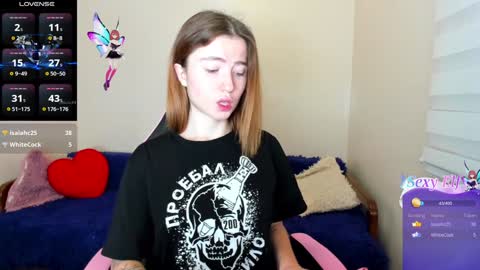 Snapshot of sweets_alma chatting on 12.25.24 sweets_alma online show from 12.25.24