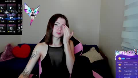 Snapshot of sweets_alma chatting on 12.29.24 sweets_alma online show from 12.29.24