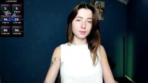 Snapshot of sweets_alma chatting on 09.24.25 sweets_alma online show from 09.24.25