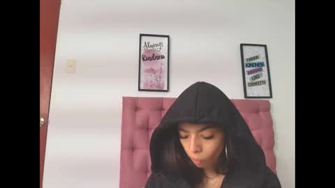 Snapshot of sweetscaarlett chatting on 05.18.26 sweetscaarlett online show from 05.18.26