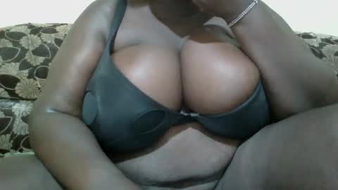 Snapshot of sweetsensationtee chatting on 02.12.26 sweetsensation online show from 02.12.26